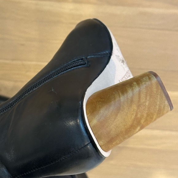 Enzo Angiolini black leather bootie with wood block heel size 8 - Picture 4 of 8